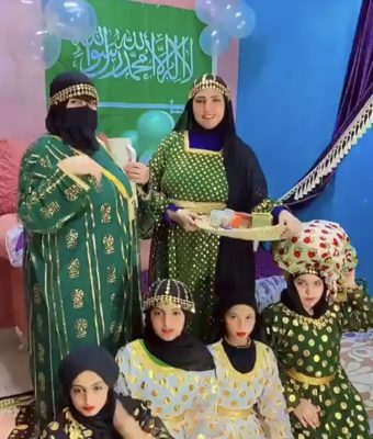 “شاهد”عائلة مصرية تحتفل بيوم التأسيس