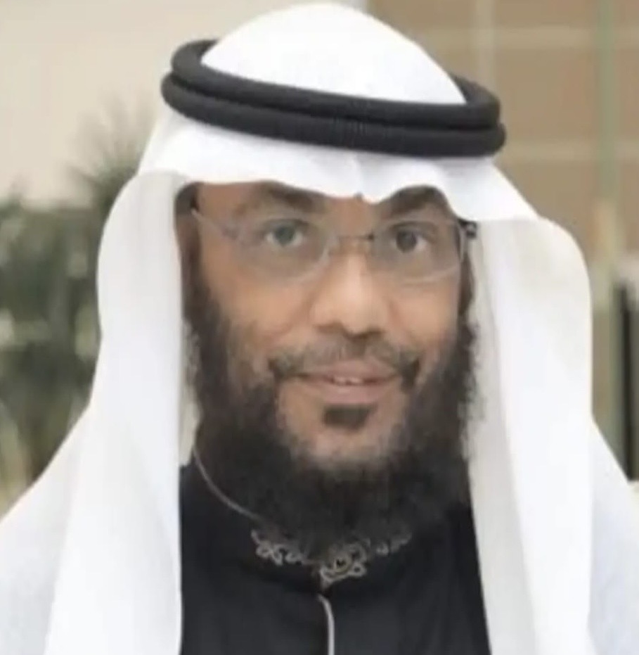 والمرءُ إن كانْ إنساناً بزينتهِ .. فإنَّما هو بينَ الناسِ تمثَالُ
