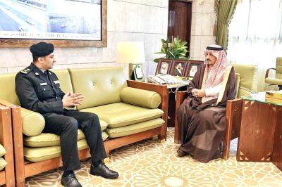“أمير منطقة الرياض” يستقبل مدير مركز العمليات الأمنية الموحدة (911) بالمنطقة
