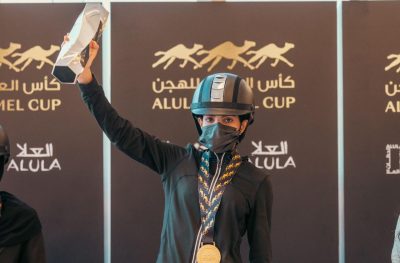 “الهجّانة ريما الحربي” أول سعودية تحقق لقب سباق الهجانة للسيدات في كأس العلا للهجن”صور وفيديو “