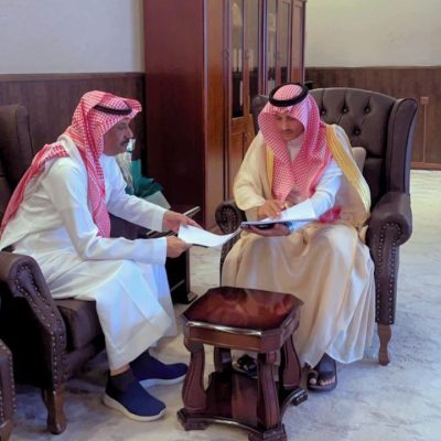 محافظ ضمد يستقبل مدير شركة المياه الوطنية بمحافظتي أبوعريش وضمد..