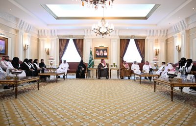 الأمير سعود بن جلوي يُكرّم طلاب وطالبات تَّعليم جدة الحاصلين على جوائز “منافس”