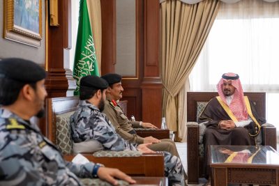 أمير المدينة يلتقي القيادات الأمنية..