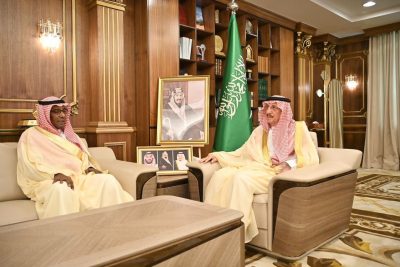 بالفيديو : أمير جازان يستقبل رئيس جامعة جازان تكليفه رئيساً للجامعة..