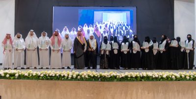 أمير المدينة يكرم طلاب وطالبات المدينة..