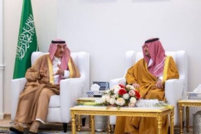 الأمير عبدالعزيز بن سعود يلتقي أمير منطقة جازان ويطلع على المبادرات التنموية والتطويرية التي تشرف على تنفيذها الإمارة..