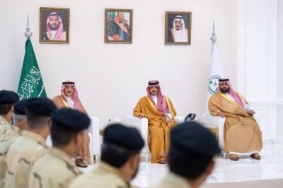 الأمير عبدالعزيز بن سعود يلتقي مدير عام مكافحة المخدرات وعددًا من قيادات المكافحة في منطقة جازان..