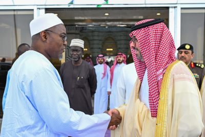 نائب رئيس جمهوريّة جامبيا يغادر جدة