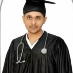 “ماجد المداوسي” يحصل على درجة البكالوريوس من كليّة الطب والجراحة بجامعة أُم القُرى..
