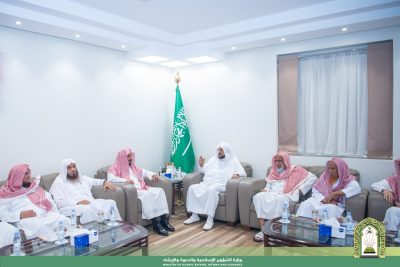 وزير الشؤون الإسلامية يلتقي الدعاة المشاركين في أعمال الوزارة خلال موسم الحج لهذا العام..
