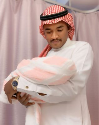 “زهراء” تُنير منزل الدكتور العقدي ..