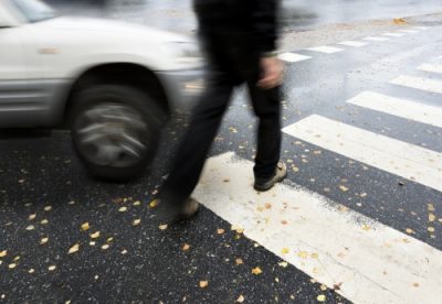 بالفيديو : شرطة محافظة الخبر تباشر حادثة وفاة شخص بعد تعرضه للصدم..