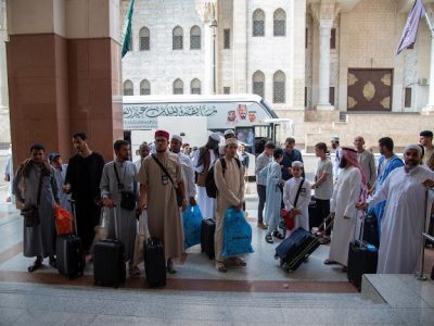 المشاركون في مسابقة الملك عبدالعزيز الدولية في دورتها الـ 44 يصلون المدينة المنورة..