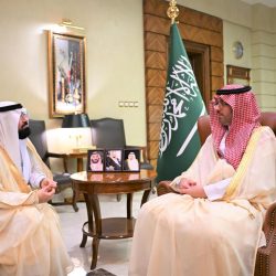 محافظ القنفذة يتفقد ميدانياً عدداً من المراكز والمواقع المتضررة جراء الأمطار الغزيرة