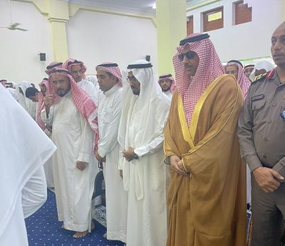محافظ صبيا يؤدي صلاة الميت على نجل شيخ قبائل الغراء..
