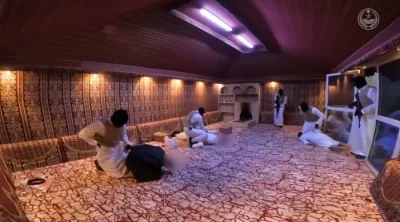 شاهد: لحظة مداهمة الشبكة الإجرامية لتهريب المخدرات.. والكشف عن طريقة تهريبها عبر مطار الجوف..