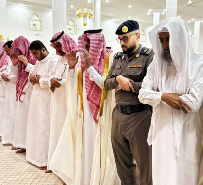محافظ ضمد يؤدي صلاة الاستسقاء مع جموع المصلين..