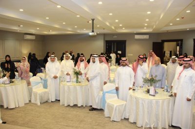 “برَّ جدة” تشارك في مبادرة “تمكين وأثر” لتأهيل الأسر والأيتام للعمل في مجال تنسيق الورود وتنظيم الحفلات.