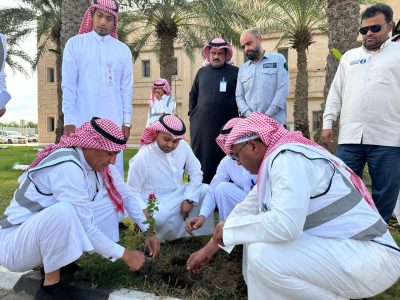 حملة تشجير بمستشفى أبو عريش العام لتوفير البيئة الصحية المناسبة للمرضى وذويهم..