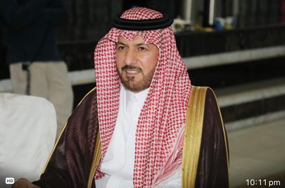 لأول مرة.. السفارة السعوودية في موريتانيا تقيم وجبة افطار على الحدود مع جمهورية مالي للأشقاء السودانيين المنقطعين هناك..