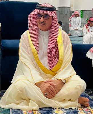 رئيس مركز ينبع النخل بندر بن نايف بن راجح يؤدي صلاة عيد الفطر مع جموع من المصلين..