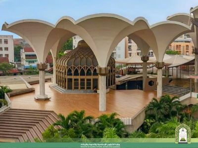انفاذاً لتوجيهات وزير الشؤون الإسلامية فرش أكبر جامع بالعاصمة بانكوك بالسجاد الفاخر على نفقة المملكة..