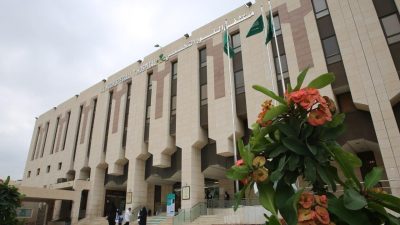 فريق طبي بمستشفى النور التخصصي ينجح في استئصال ورم ضخم يزن 2.5 كجم من فك مريضة