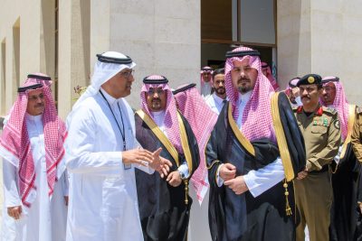 أمير المدينة يتفقد مركز الترحيب واستقبال الحجاج على طريق الهجرة..