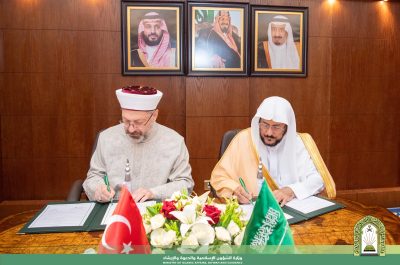 وزير الشؤون الإسلامية ومعالي رئيس الشؤون الدينية التركي يوقعان مذكرة تفاهم في مجالات الشؤون الإسلامية..