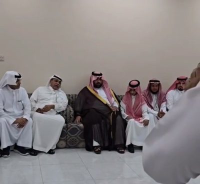 بالفيديو : سمو أمير منطقة جازان يعزّي أسرة “آل محرق” في وفاة الإعلامي موسى محرق..