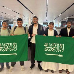 رئاسة الشؤون الدينيّة تحث المعتمرين على اتباع السنة في استلام الحجر الأسود