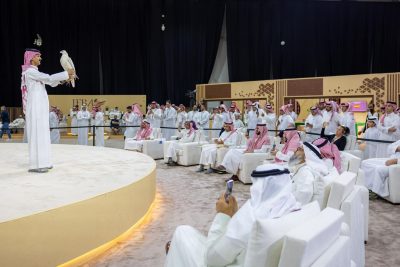 بيع أغلى صقر في المزاد الدولي لمزارع إنتاج الصقور 2025 بـ 1.2 مليون ريال