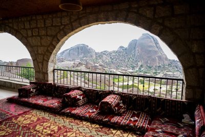 الباحة.. حيث يلتقي الضباب بعبق القهوة ونكهة الفاكهة