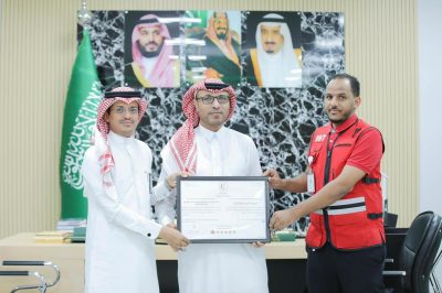 الهلال الأحمر بجازان يسلّم شهادة الامتثال للسلامة الإسعافية لفرع وزارة الصحة بالمنطقة..