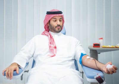 سمو ولي العهد يتبرع بالدم في بادرة كريمة.. ويُطلق الحملة الوطنية السنوية للتبرع بالدم