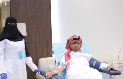 مدير عام فرع وزارة الصحة بمنطقة جازان يشارك في حملة التبرع بالدم اقتداء وعطاء..