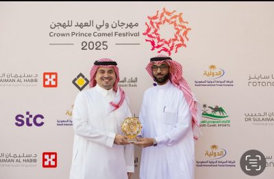 صَاحِب السمو رئيس الاتحاد السعودي للهجن يكرّم بيئة الطائف في مهرجان ولي العهد للهجن