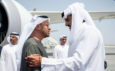 رئيس دولة الإمارات يصل الدوحة بعد الضربة الإسرائيلية.. والشيخ تميم في استقباله..