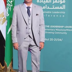المعلم فخرُ القلم وعزُّ الكَلِم.. 