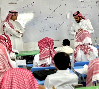 مدير عام تعليم الطائف يزور مدرسة البيهقي الثانويّة