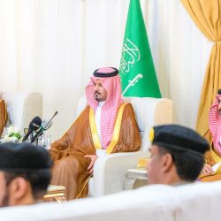 أمير المدينة يزور مقر مزاد الإبل الثاني بالحناكية..