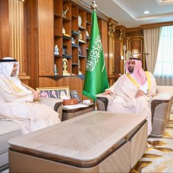 أمير منطقة جازان يتسلّم شهادة اعتماد محافظة العارضة “مدينة صحية”..