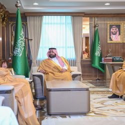 أمير منطقة جازان يستقبل مواطنًا لتنازله عن قاتل والده لوجه الله تعالى