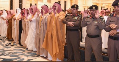 الأمير سعود بن جلوي يؤدي صلاة الأستسقاء بجدة مع جموع من المصلين