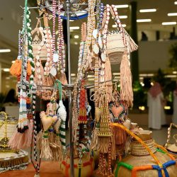 بالفيديو : سمو أمير منطقة عسير يؤجل ترقية مسؤول لتأخره بإنهاء معاملة مواطن..