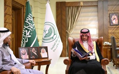 محافظ جدة يستقبل وفد “ابتسم” ويطّلع على مبادراتها ومشاريعها الوقفية