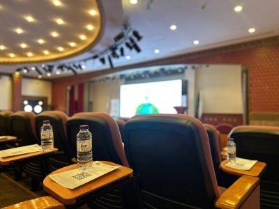 سيل تدعم المدارس بـ 7,000 عبوة ماء وتنفذ 17 ورشة توعوية ضمن مبادرة «سقيا الأجيال»