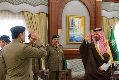 أمير المدينة يستقبل مدير شرطة المنطقة..