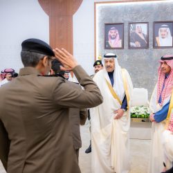 أمير منطقة جازان يؤدي صلاة عيد الفطر