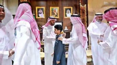 بالفيديو : الإدارة العامة للتعليم بمنطقة جازان تعايد منسوبيها..